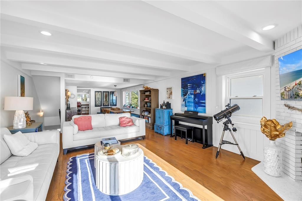 Active With Contract: $1,375,000 (3 beds, 3 baths, 1510 Square Feet)