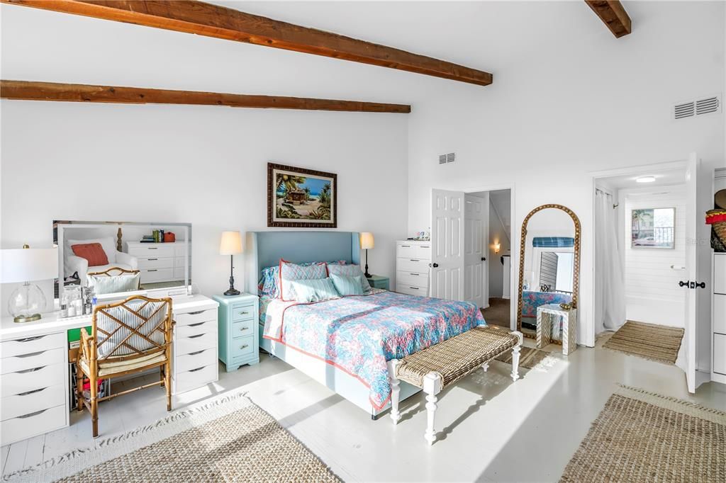 Active With Contract: $1,375,000 (3 beds, 3 baths, 1510 Square Feet)