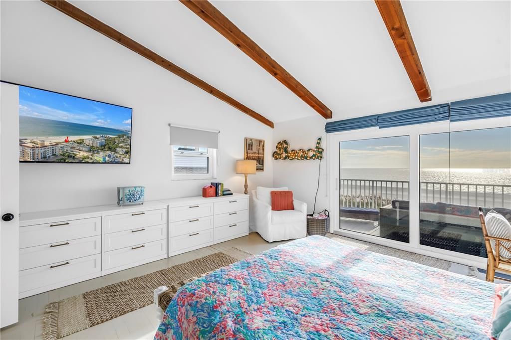 Active With Contract: $1,375,000 (3 beds, 3 baths, 1510 Square Feet)