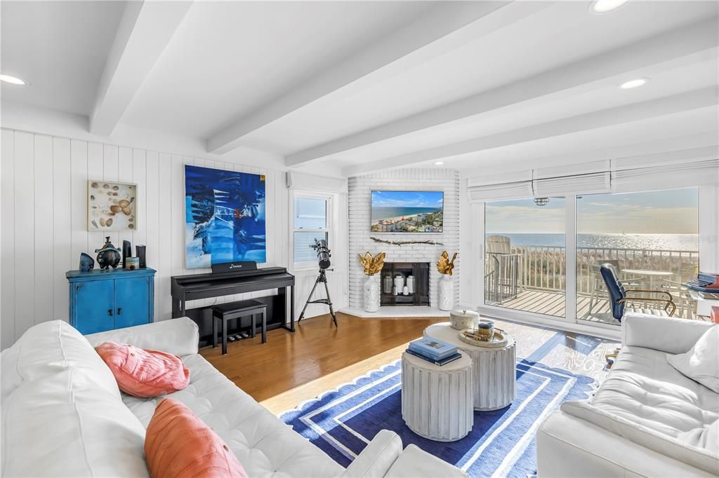 Active With Contract: $1,375,000 (3 beds, 3 baths, 1510 Square Feet)