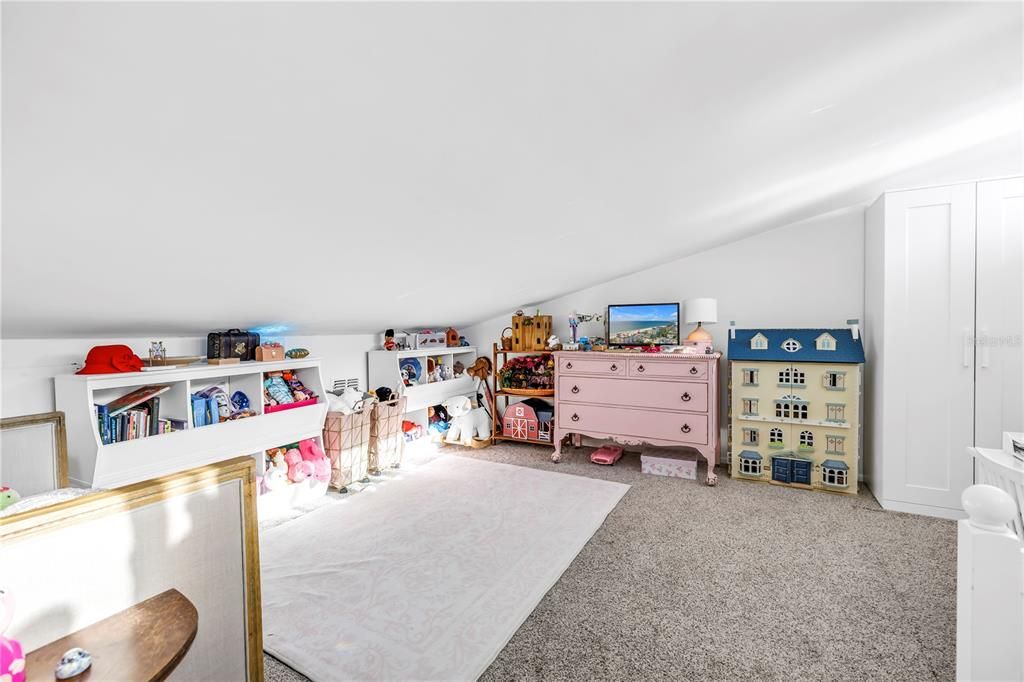 Active With Contract: $1,375,000 (3 beds, 3 baths, 1510 Square Feet)