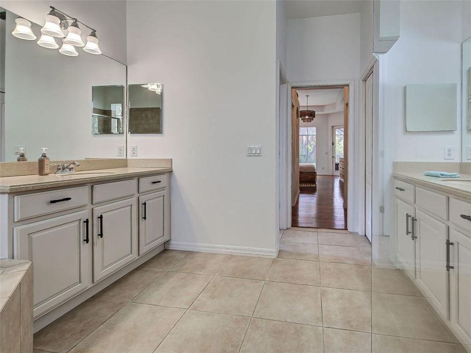 Activo con contrato: $578,500 (4 camas, 3 baños, 2430 Pies cuadrados)