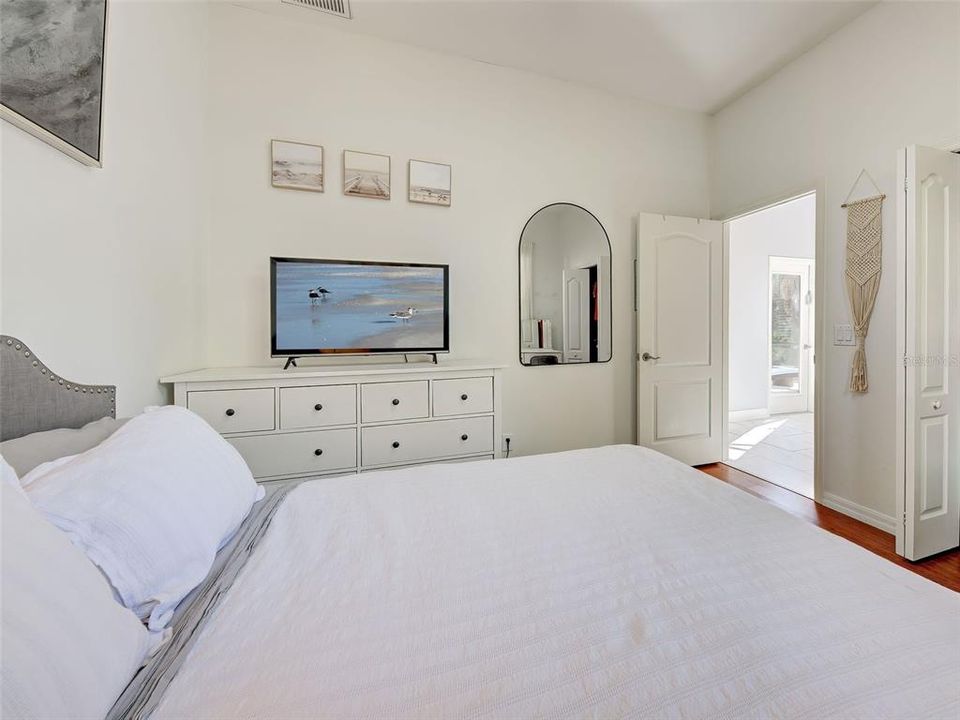 Activo con contrato: $578,500 (4 camas, 3 baños, 2430 Pies cuadrados)