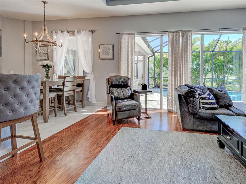 Activo con contrato: $578,500 (4 camas, 3 baños, 2430 Pies cuadrados)