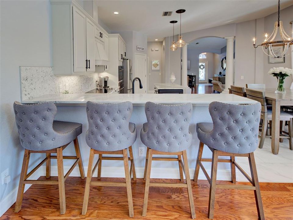 Activo con contrato: $578,500 (4 camas, 3 baños, 2430 Pies cuadrados)