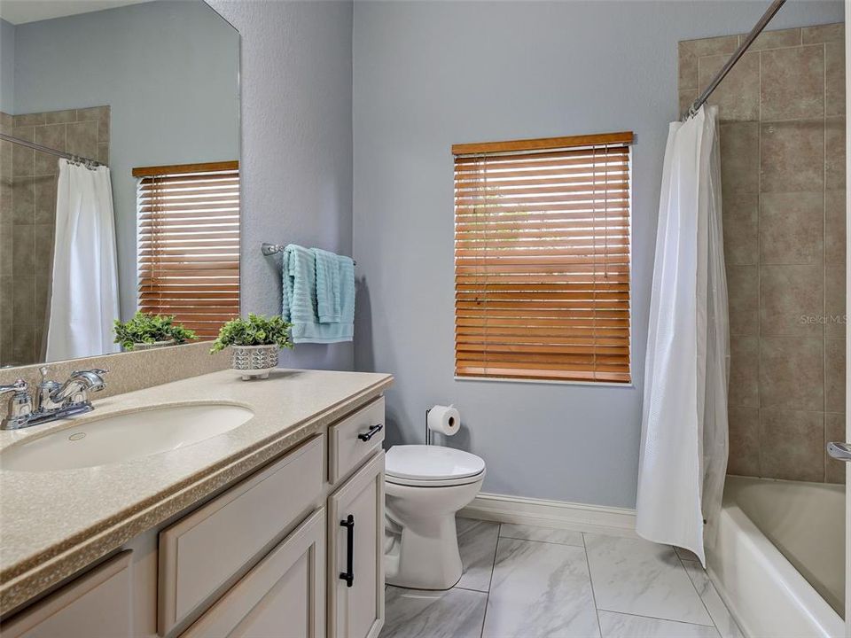 Activo con contrato: $578,500 (4 camas, 3 baños, 2430 Pies cuadrados)