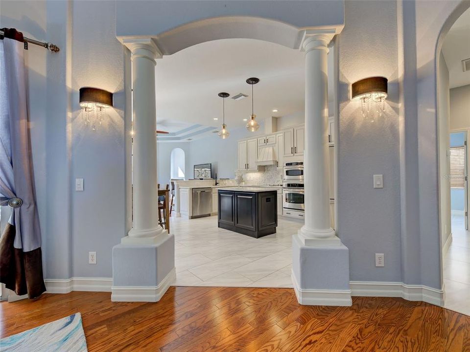 Activo con contrato: $578,500 (4 camas, 3 baños, 2430 Pies cuadrados)