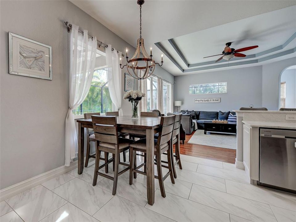 Activo con contrato: $578,500 (4 camas, 3 baños, 2430 Pies cuadrados)