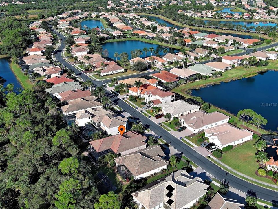 Activo con contrato: $578,500 (4 camas, 3 baños, 2430 Pies cuadrados)