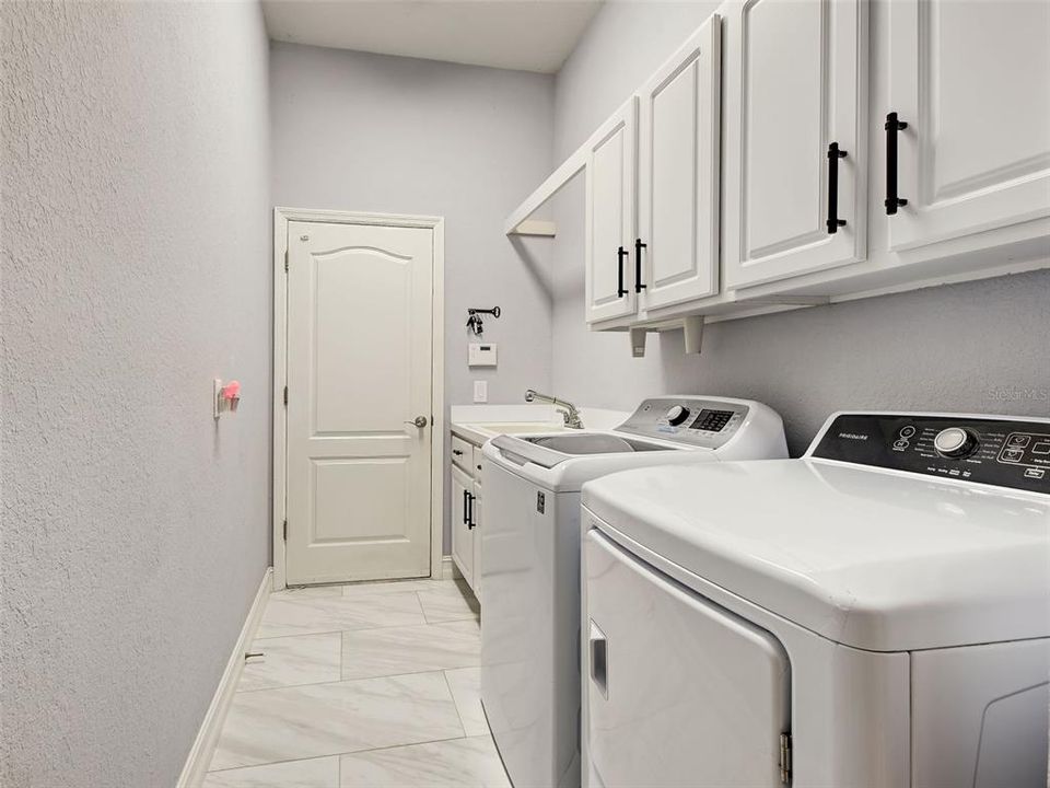 Activo con contrato: $578,500 (4 camas, 3 baños, 2430 Pies cuadrados)