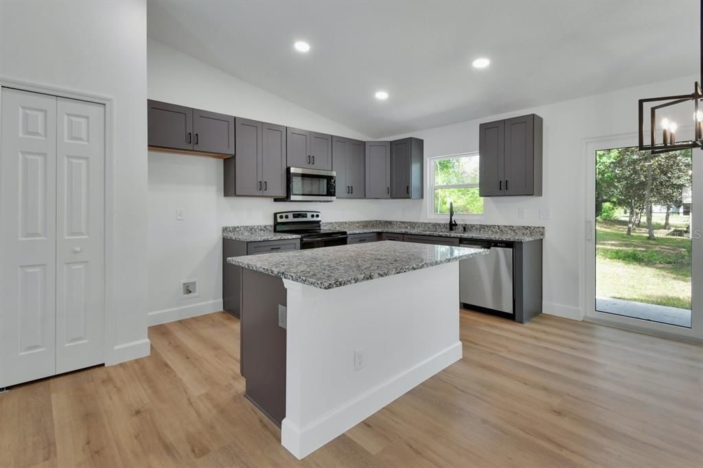 For Sale: $299,900 (3 beds, 2 baths, 1208 Square Feet)