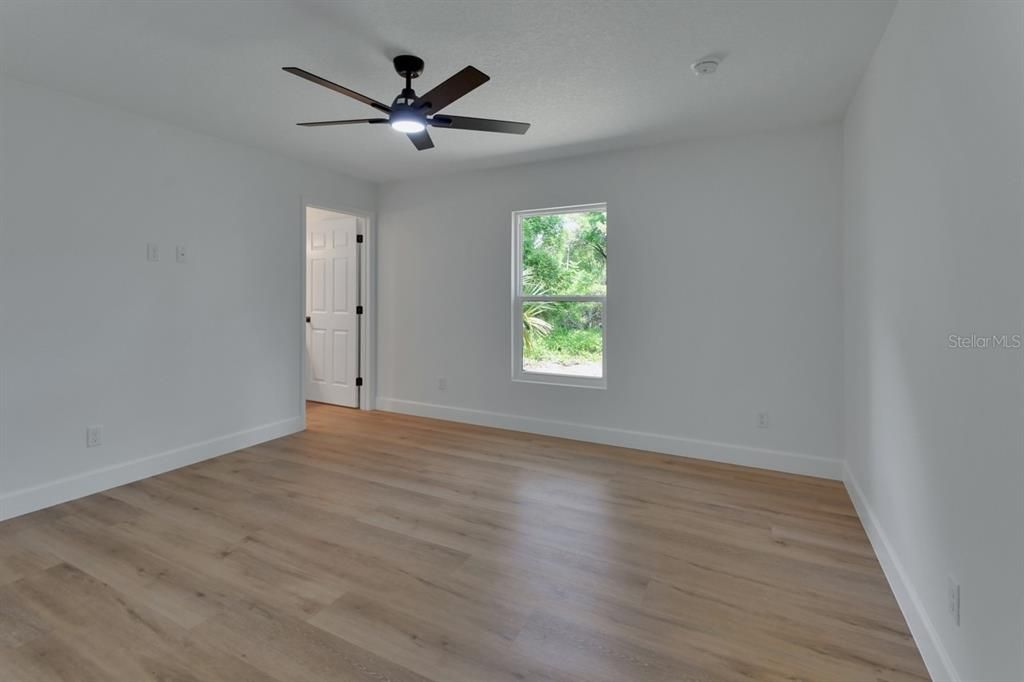 For Sale: $299,900 (3 beds, 2 baths, 1208 Square Feet)