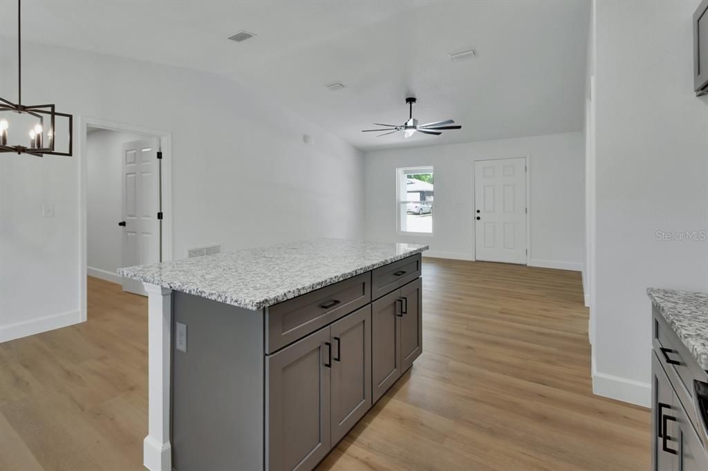 For Sale: $299,900 (3 beds, 2 baths, 1208 Square Feet)