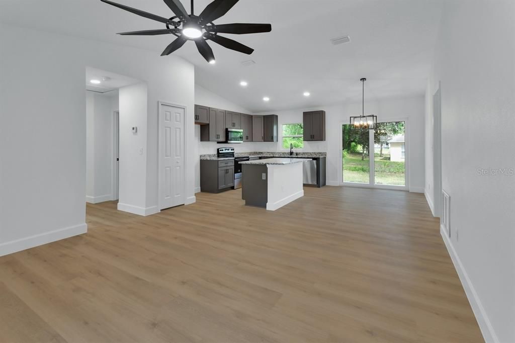 For Sale: $299,900 (3 beds, 2 baths, 1208 Square Feet)