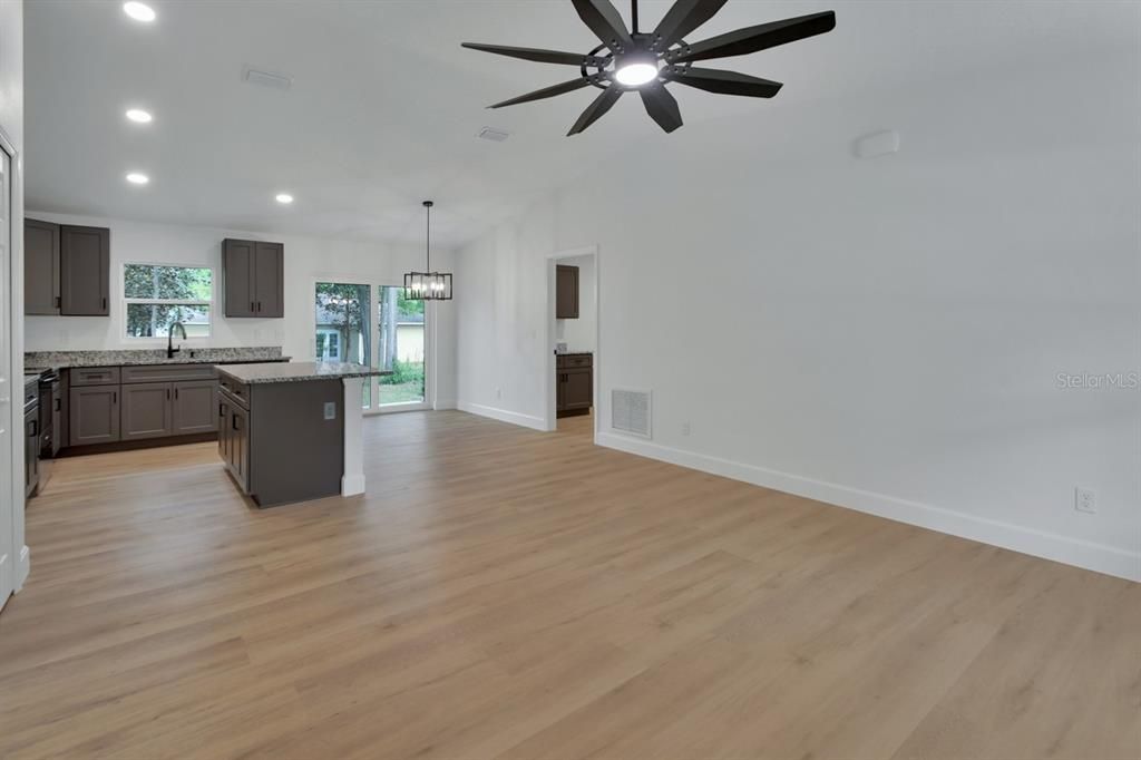 For Sale: $299,900 (3 beds, 2 baths, 1208 Square Feet)