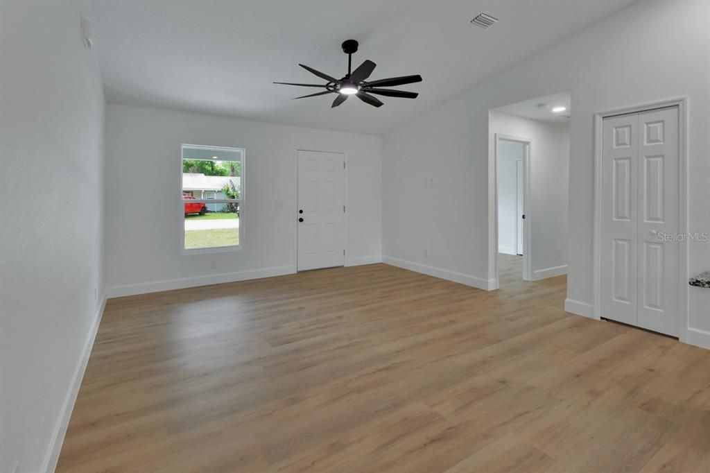 For Sale: $299,900 (3 beds, 2 baths, 1208 Square Feet)