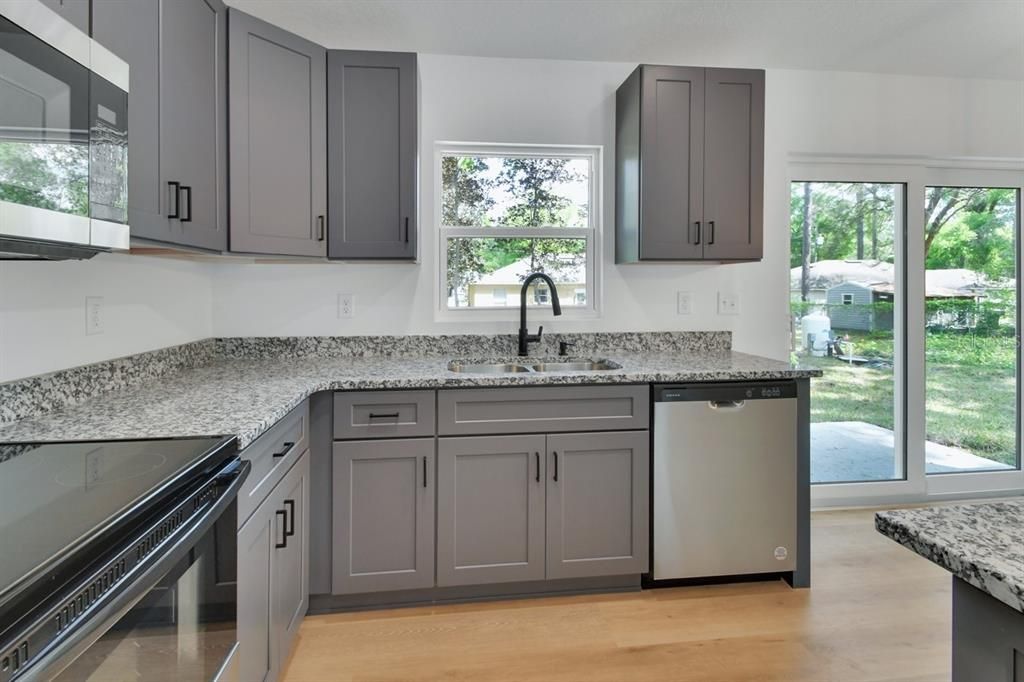 For Sale: $299,900 (3 beds, 2 baths, 1208 Square Feet)