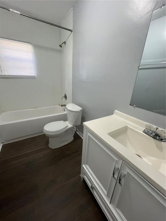 For Rent: $1,300 (3 beds, 1 baths, 1041 Square Feet)