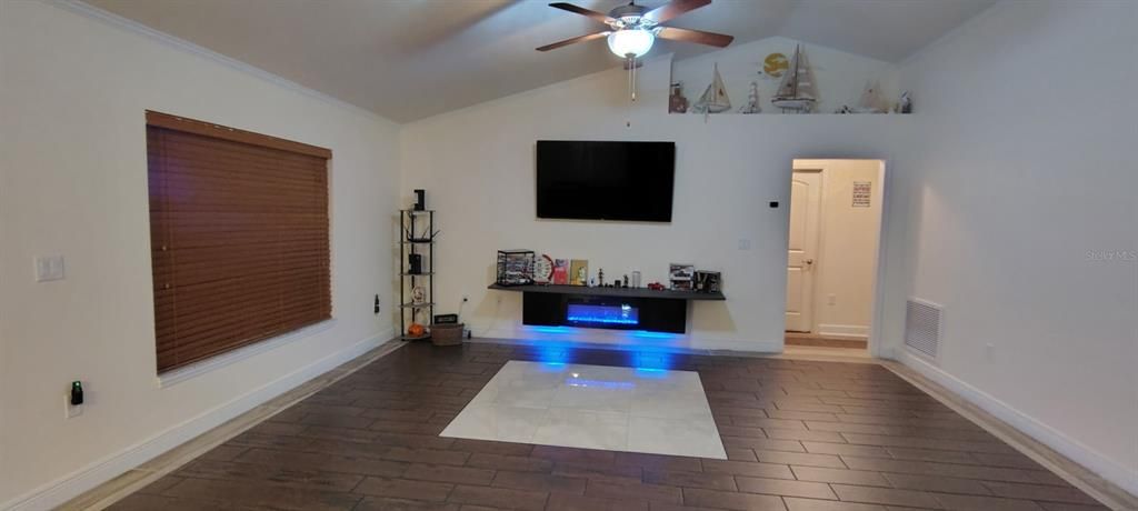 For Sale: $375,000 (4 beds, 2 baths, 1754 Square Feet)