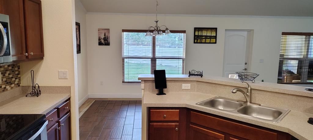 For Sale: $375,000 (4 beds, 2 baths, 1754 Square Feet)