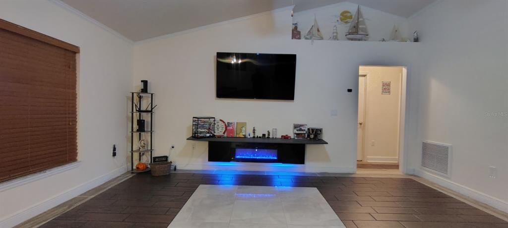 For Sale: $375,000 (4 beds, 2 baths, 1754 Square Feet)