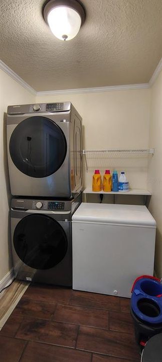 For Sale: $375,000 (4 beds, 2 baths, 1754 Square Feet)