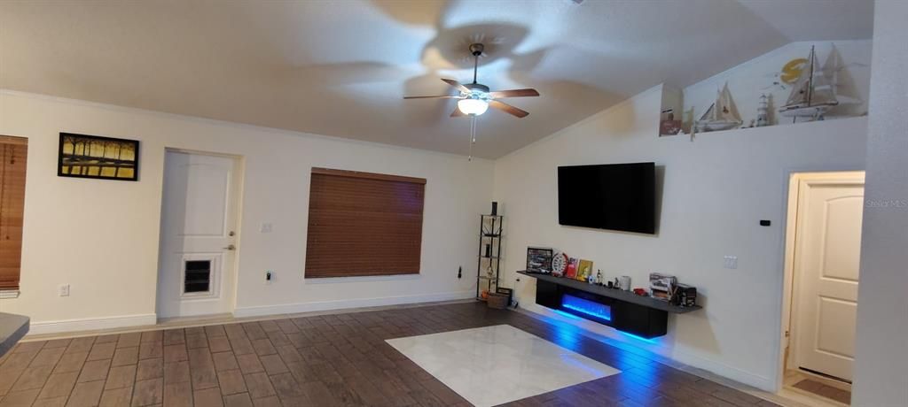 For Sale: $375,000 (4 beds, 2 baths, 1754 Square Feet)