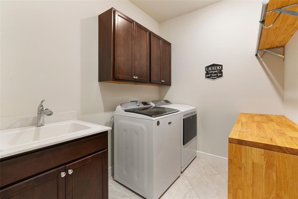 Active With Contract: $551,000 (3 beds, 2 baths, 2224 Square Feet)