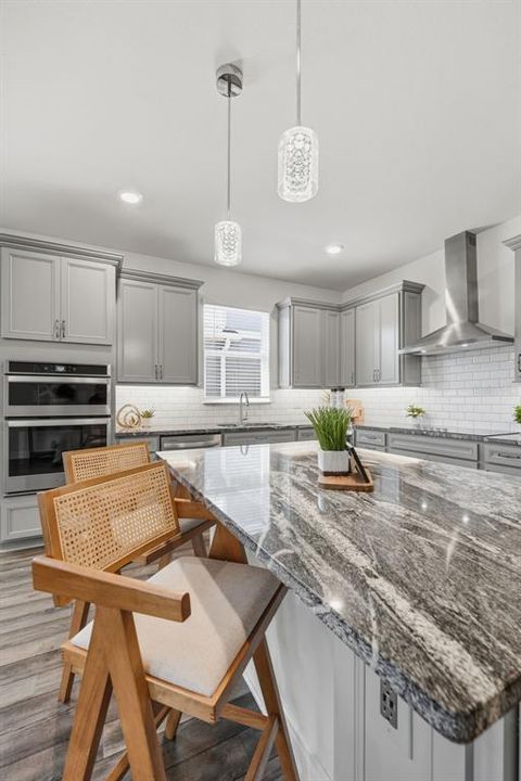 Active With Contract: $551,000 (3 beds, 2 baths, 2224 Square Feet)