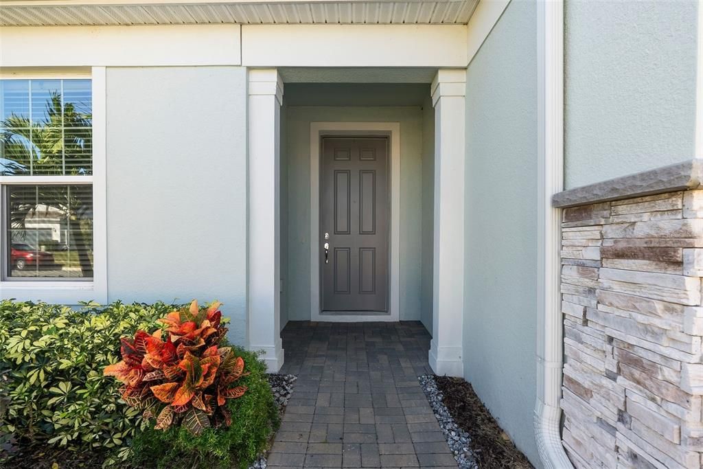 Active With Contract: $551,000 (3 beds, 2 baths, 2224 Square Feet)