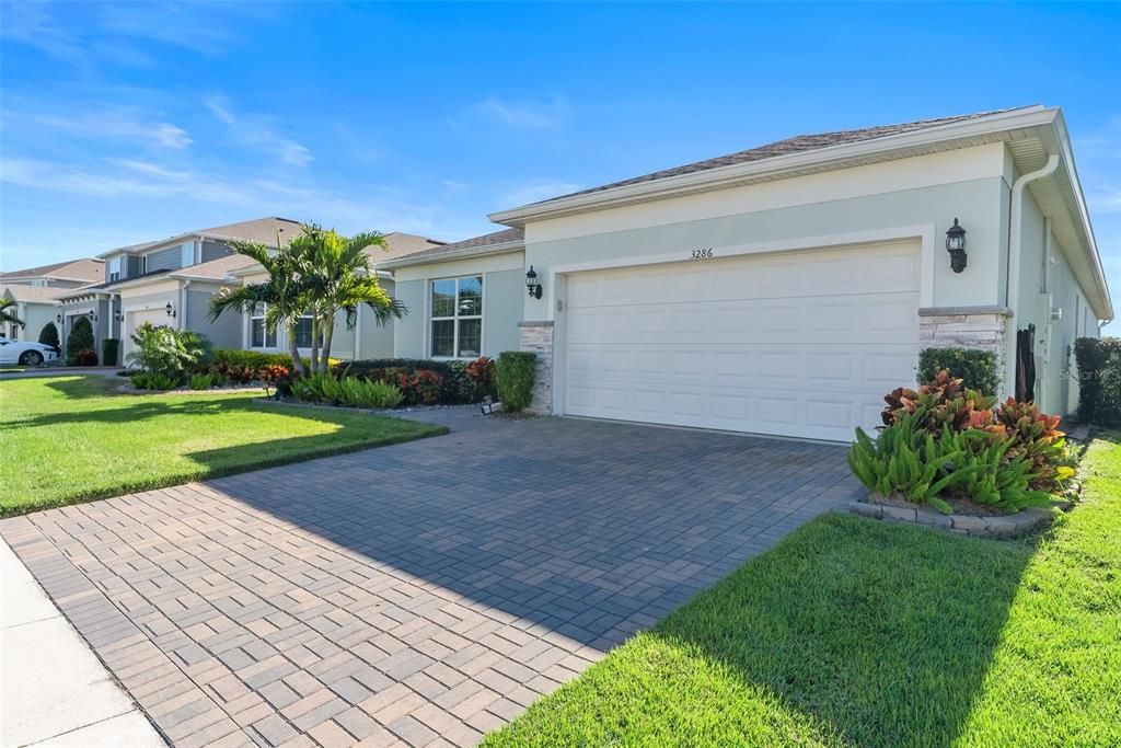 Active With Contract: $551,000 (3 beds, 2 baths, 2224 Square Feet)