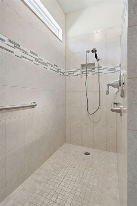 Active With Contract: $551,000 (3 beds, 2 baths, 2224 Square Feet)