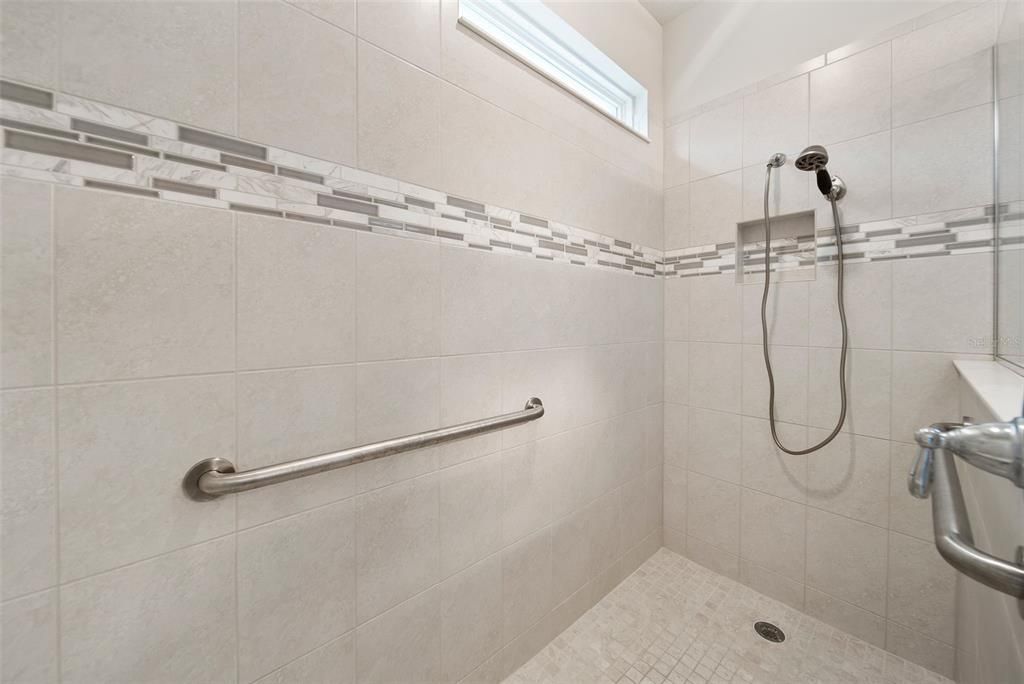 Active With Contract: $551,000 (3 beds, 2 baths, 2224 Square Feet)