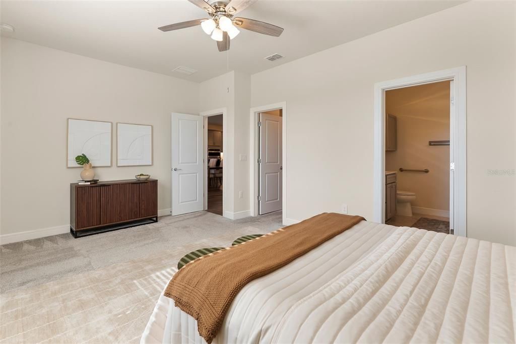 Active With Contract: $551,000 (3 beds, 2 baths, 2224 Square Feet)