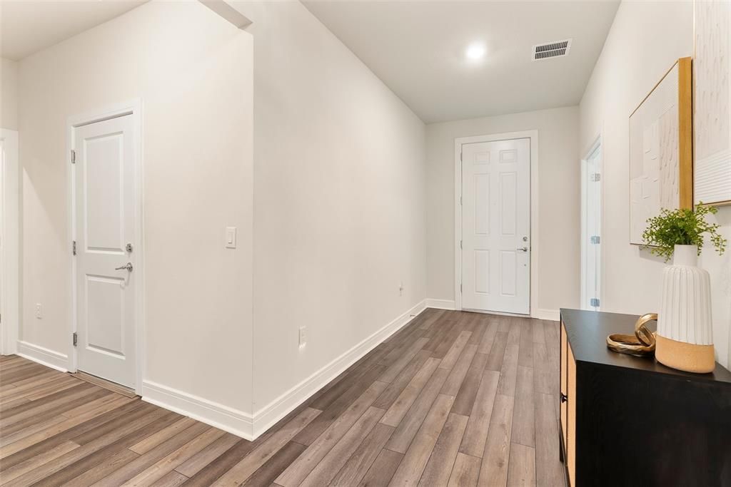 Active With Contract: $551,000 (3 beds, 2 baths, 2224 Square Feet)