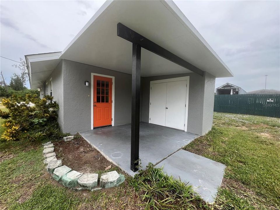 合同活跃: $1,150 (1 贝兹, 1 浴室, 650 平方英尺)