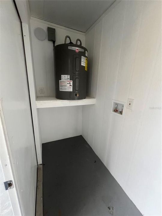 合同活跃: $1,150 (1 贝兹, 1 浴室, 650 平方英尺)