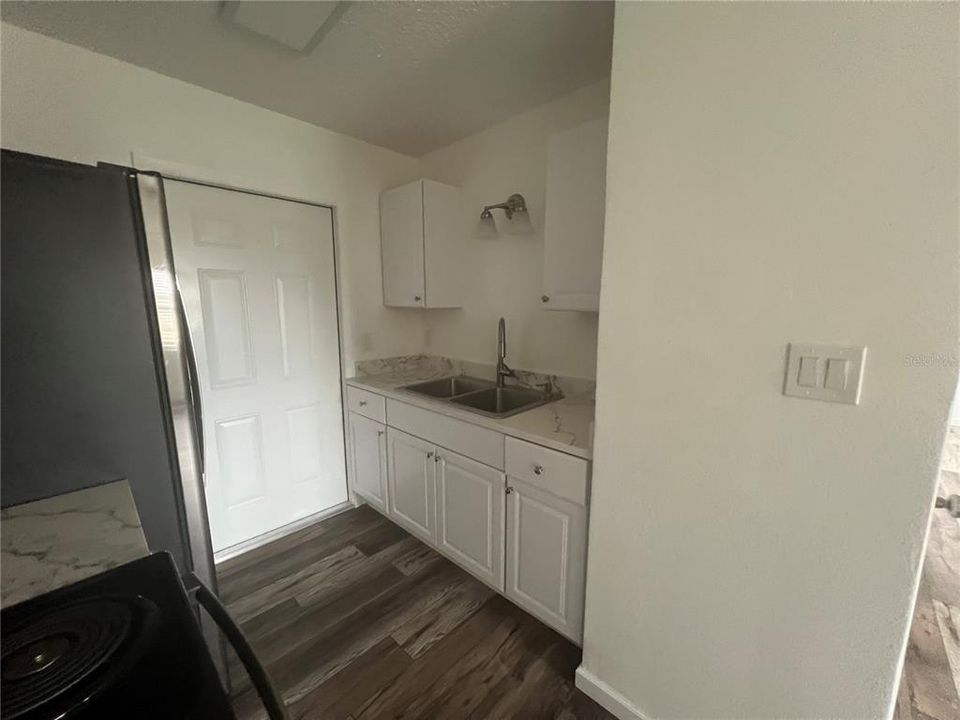 合同活跃: $1,150 (1 贝兹, 1 浴室, 650 平方英尺)