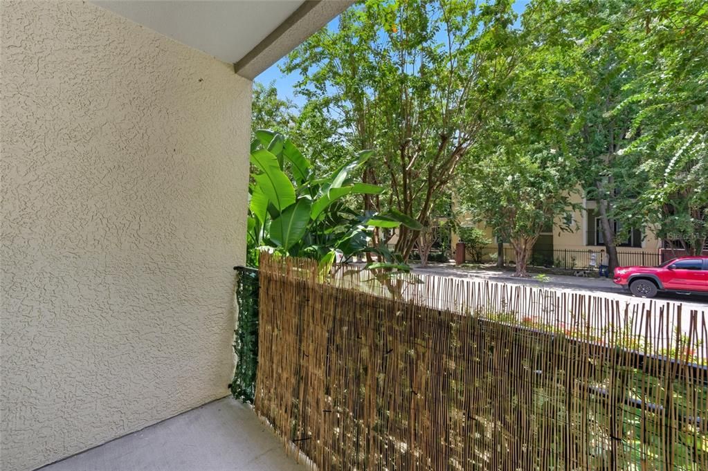 For Sale: $149,900 (1 beds, 1 baths, 598 Square Feet)