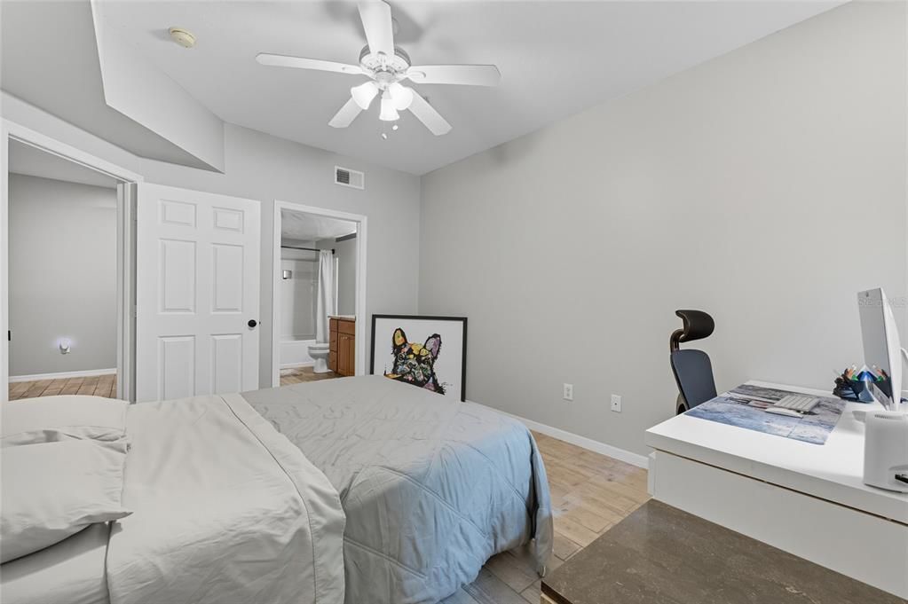 For Sale: $149,900 (1 beds, 1 baths, 598 Square Feet)