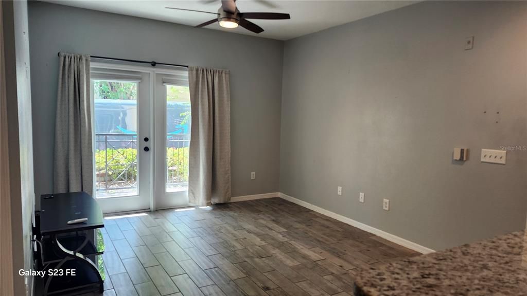 For Sale: $149,900 (1 beds, 1 baths, 598 Square Feet)