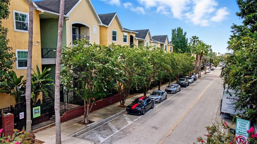 For Sale: $149,900 (1 beds, 1 baths, 598 Square Feet)