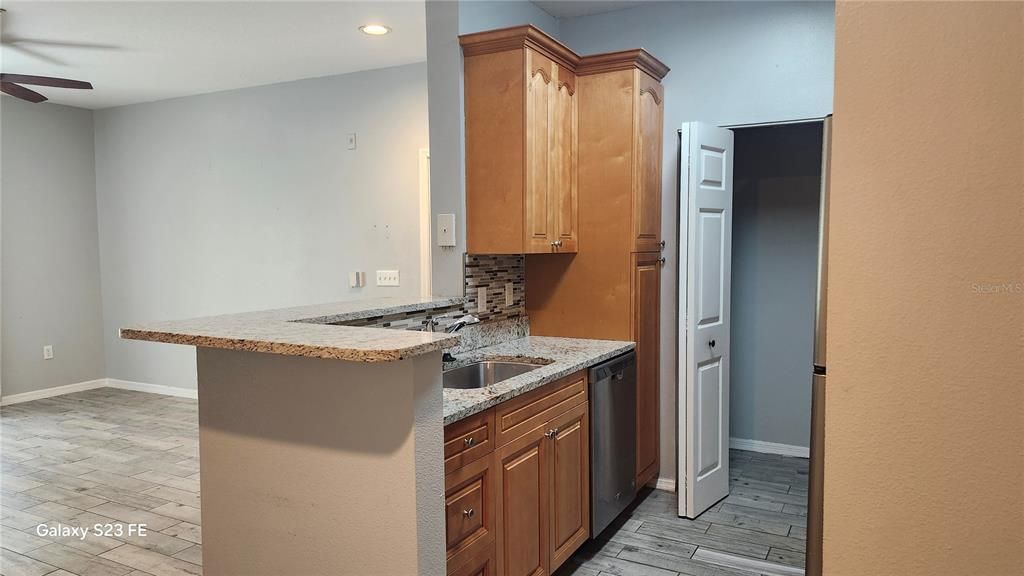 For Sale: $149,900 (1 beds, 1 baths, 598 Square Feet)