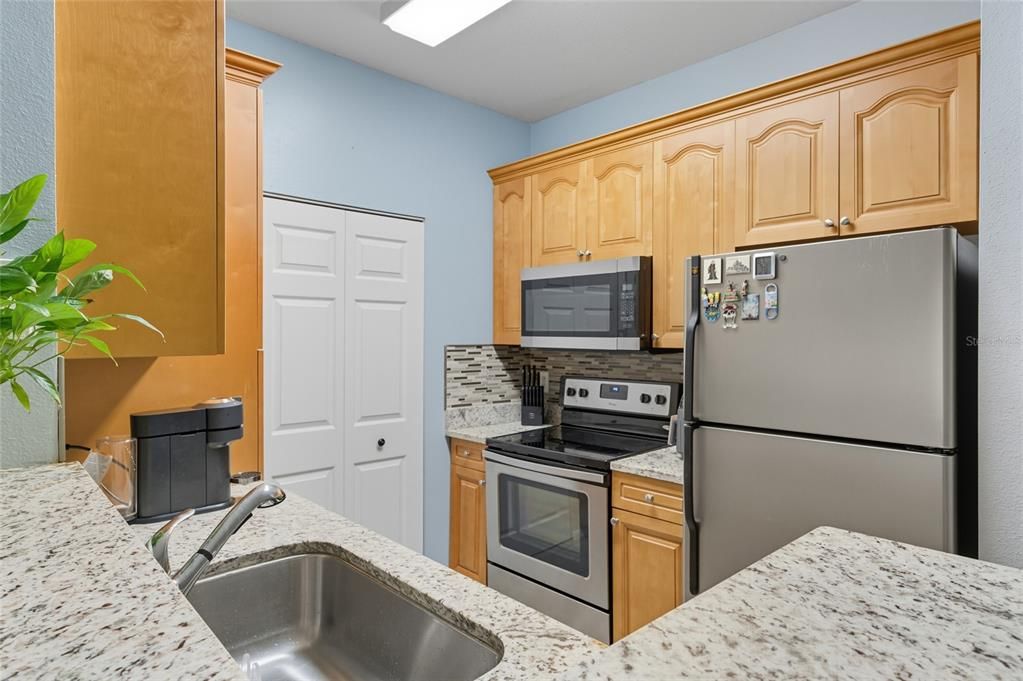 For Sale: $149,900 (1 beds, 1 baths, 598 Square Feet)