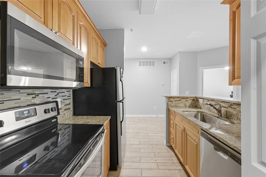 For Sale: $149,900 (1 beds, 1 baths, 598 Square Feet)