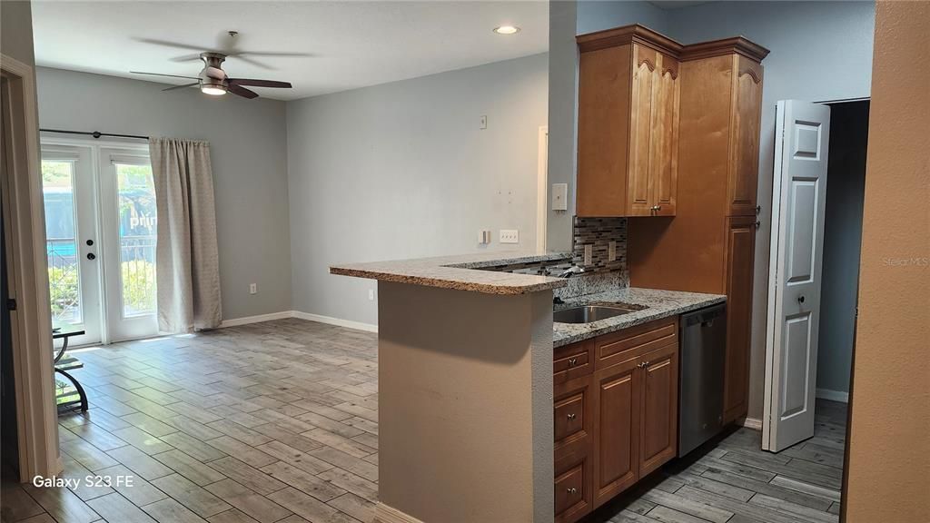 For Sale: $149,900 (1 beds, 1 baths, 598 Square Feet)