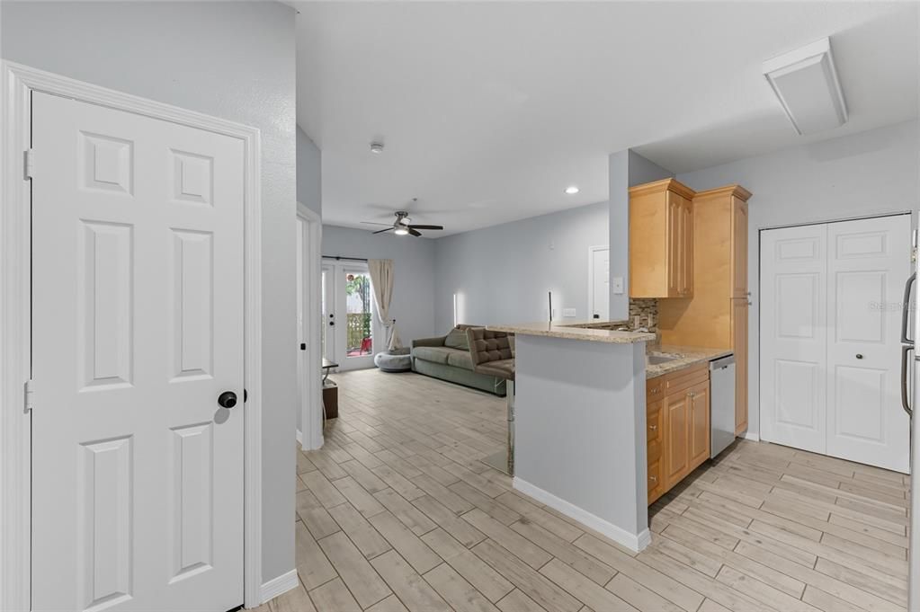 For Sale: $149,900 (1 beds, 1 baths, 598 Square Feet)