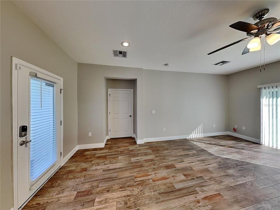 For Rent: $1,859 (3 beds, 2 baths, 1264 Square Feet)