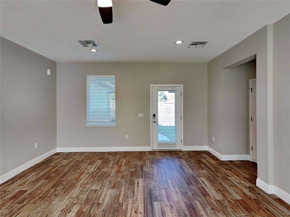 For Rent: $1,859 (3 beds, 2 baths, 1264 Square Feet)