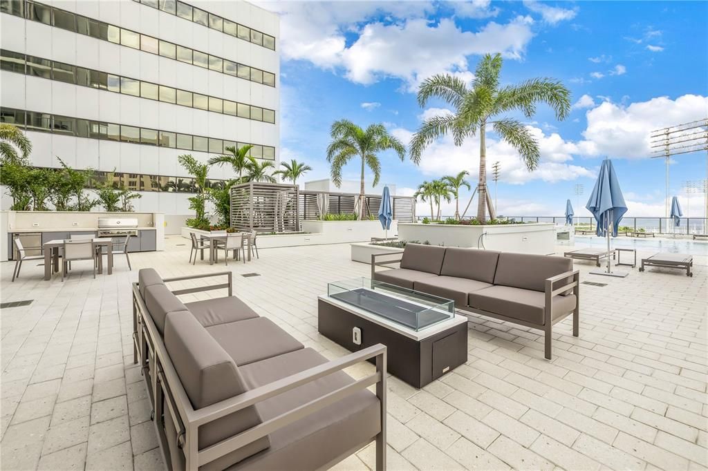 For Sale: $2,625,000 (3 beds, 4 baths, 2712 Square Feet)